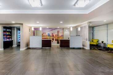 هتل La Quinta By Wyndham Baltimore Bwi Airport