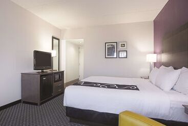 هتل La Quinta By Wyndham Baltimore Bwi Airport