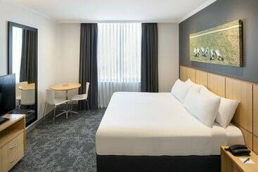 هتل Mercure Sydney Bankstown