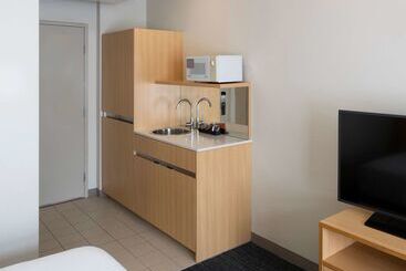 هتل Mercure Sydney Bankstown