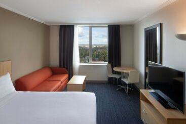 هتل Mercure Sydney Bankstown