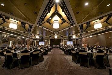 هتل Mercure Sydney Bankstown