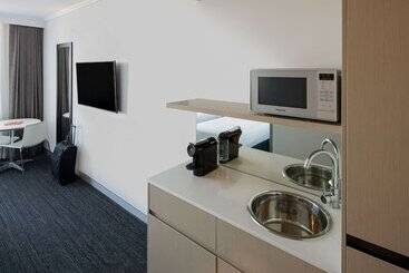 هتل Mercure Sydney Bankstown