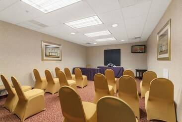 هتل Sleep Inn & Suites