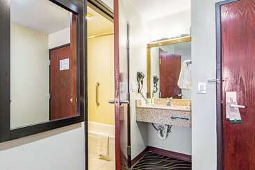هتل Quality Inn Greenville I30