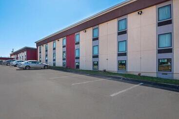 هتل Quality Inn Near Pimlico Racetrack