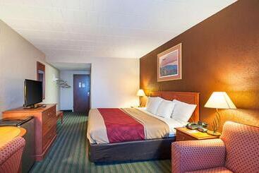 هتل Quality Inn Near Pimlico Racetrack