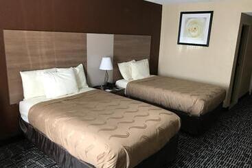 هتل Quality Inn Near Pimlico Racetrack