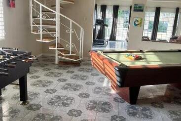 هتل Retreat Guest House