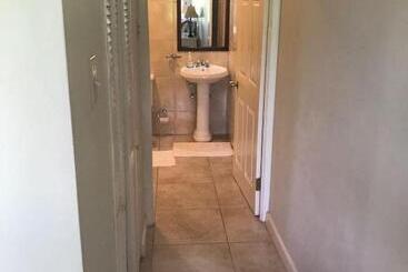 هتل Retreat Guest House