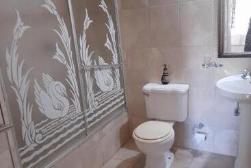 هتل Retreat Guest House