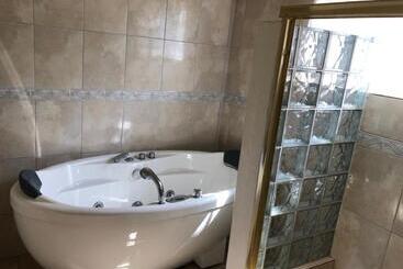 هتل Retreat Guest House