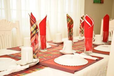 هتل Retreat Guest House