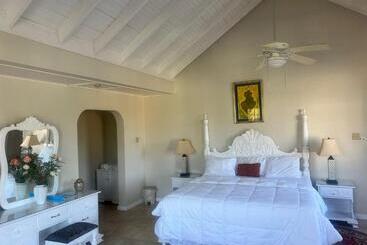 Retreat Guest House - Falmouth