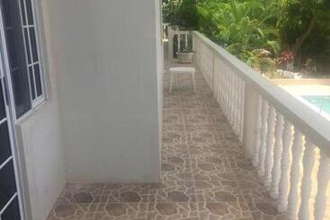 هتل Retreat Guest House