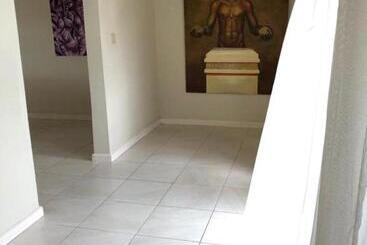 هتل Retreat Guest House