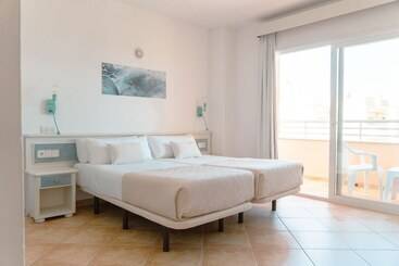 هتل Rosamar Ibiza
