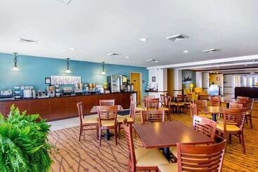هتل Sleep Inn & Suites