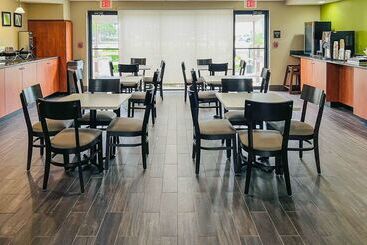 هتل Clarion Pointe Lakeland I 4