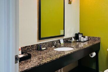 هتل Clarion Pointe Lakeland I 4