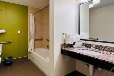 هتل Clarion Pointe Lakeland I 4