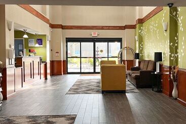 هتل Clarion Pointe Lakeland I 4