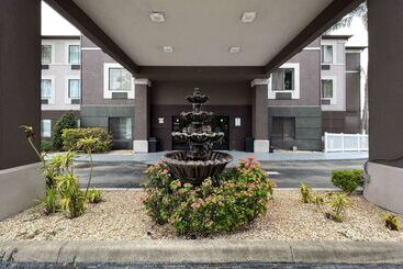 هتل Clarion Pointe Lakeland I 4