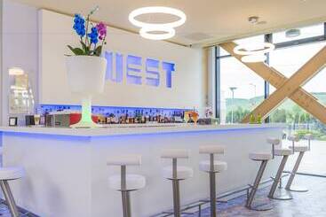 בית מלון כפרי West City