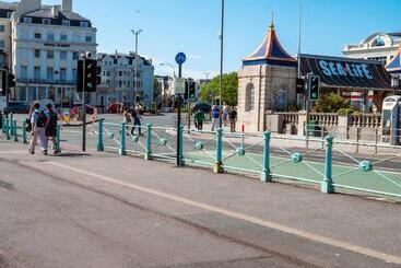 هتل A&o Brighton Beach