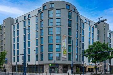 هتل Holiday Inn Express   Offenbach, An Ihg