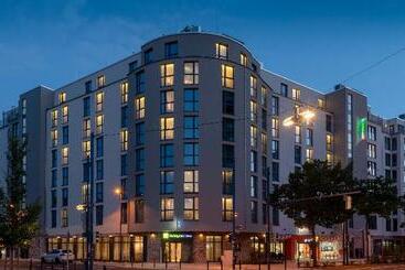 هتل Holiday Inn Express   Offenbach, An Ihg