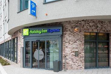 هتل Holiday Inn Express   Offenbach, An Ihg