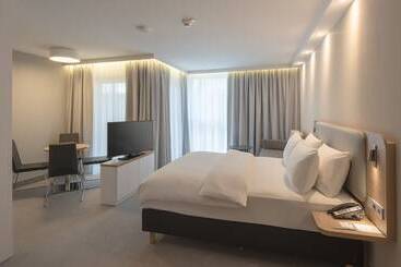 هتل Holiday Inn Express   Offenbach, An Ihg