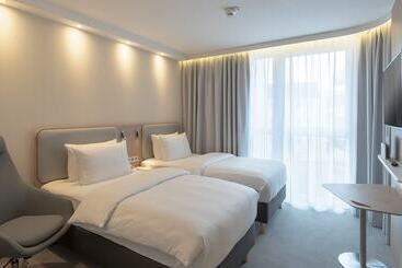 هتل Holiday Inn Express   Offenbach, An Ihg