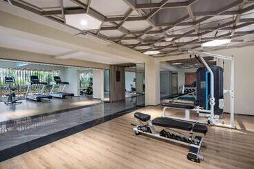 هتل Wingate By Wyndham Xishuangbanna