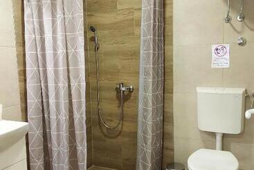 هاستل Centar Lux 2