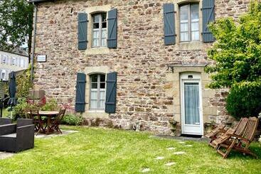 تختخواب و صبحانه Chambres De St Michel