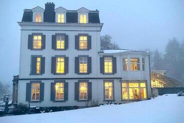 تختخواب و صبحانه Château Charles