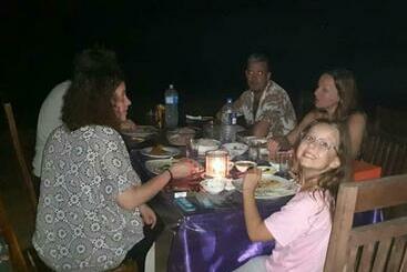 تختخواب و صبحانه Jasmine White House Restaurant & Spa