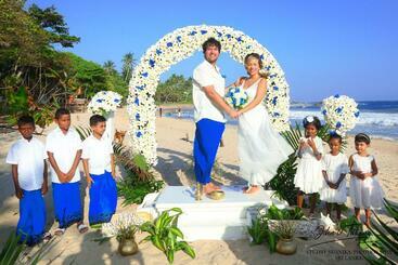 تختخواب و صبحانه Jasmine White House Restaurant & Spa