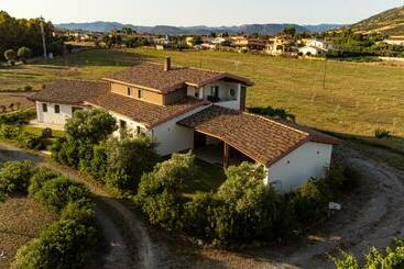 هتل Agriturismo Sa Scalitta