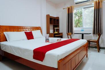 هتل Reddoorz Plus Near Camella La Brisa Lapulapu