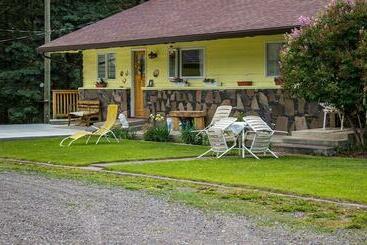 The Cozy Cubbyhole B&b