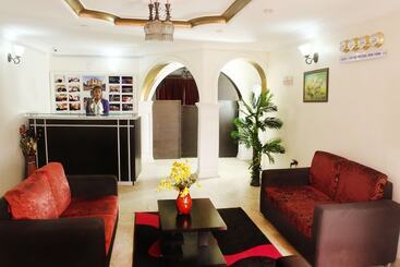 Carleton Hotel & Suites