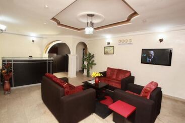 Carleton Hotel & Suites