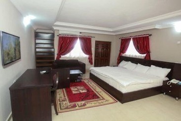 Carleton Hotel & Suites