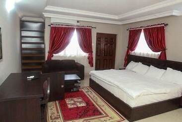 Carleton Hotel & Suites
