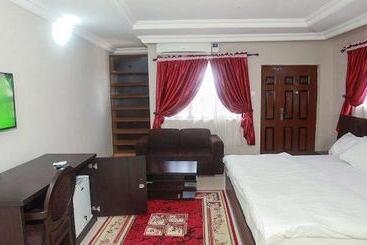 Carleton Hotel & Suites