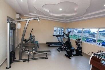 Carleton Hotel & Suites
