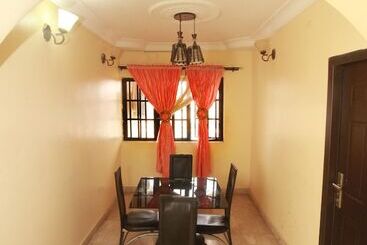 Carleton Hotel & Suites